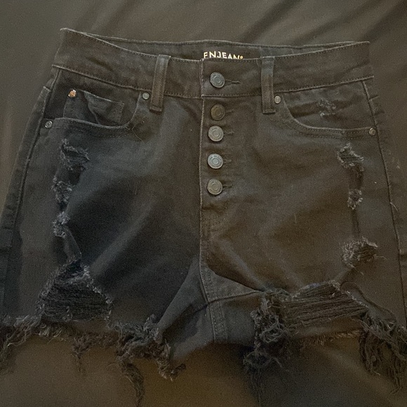 Black high waisted distressed shorts - Picture 2 of 4